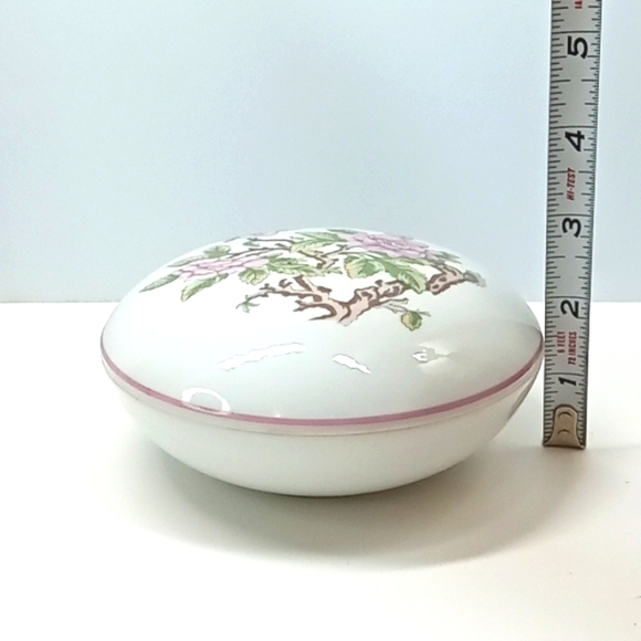 Vintage Made in Japan exclusively for Elizabeth Arden powder jar, trinket dish. - Picture 8 of 9